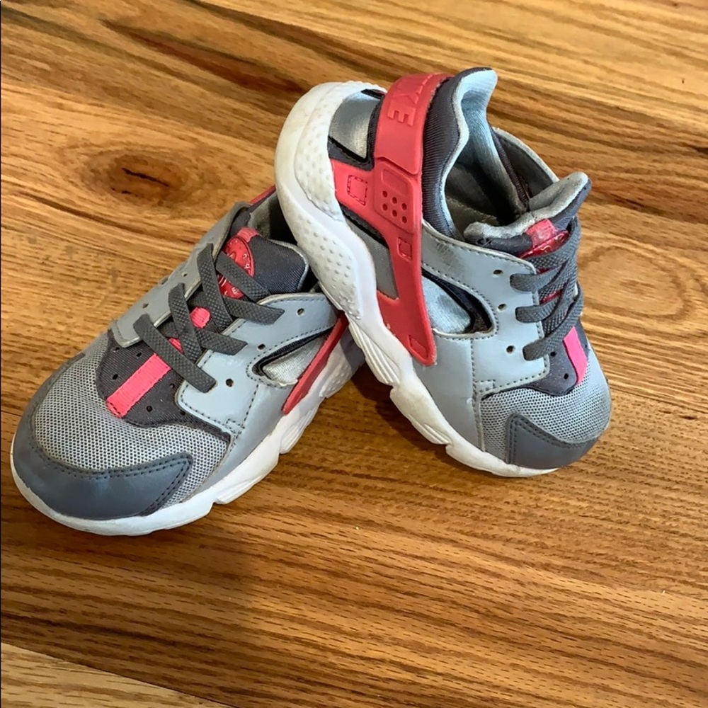Nike HUARACHE Toddler size 9 DOPE